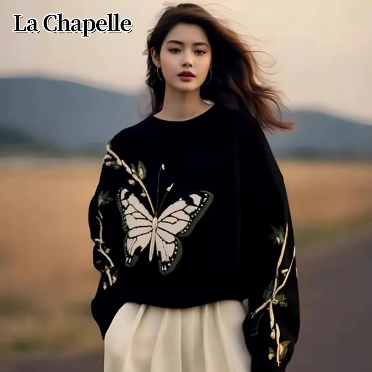 拉夏贝尔2025秋冬新款黑色蝴蝶印花毛衣女高级感休闲宽松针织上衣