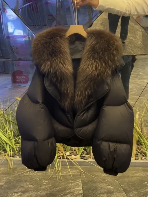 冬季2024新款高级感时尚今年流行设计感短款大毛领加厚棉服外套女