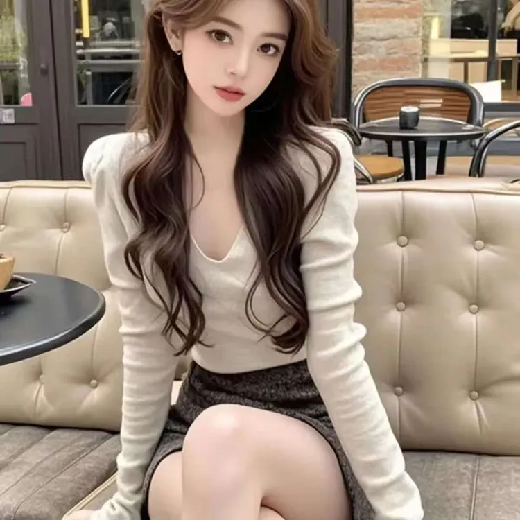 韩系御姐风纯色V领长袖打底衫女秋冬新款纯欲修身显瘦短款小上衣