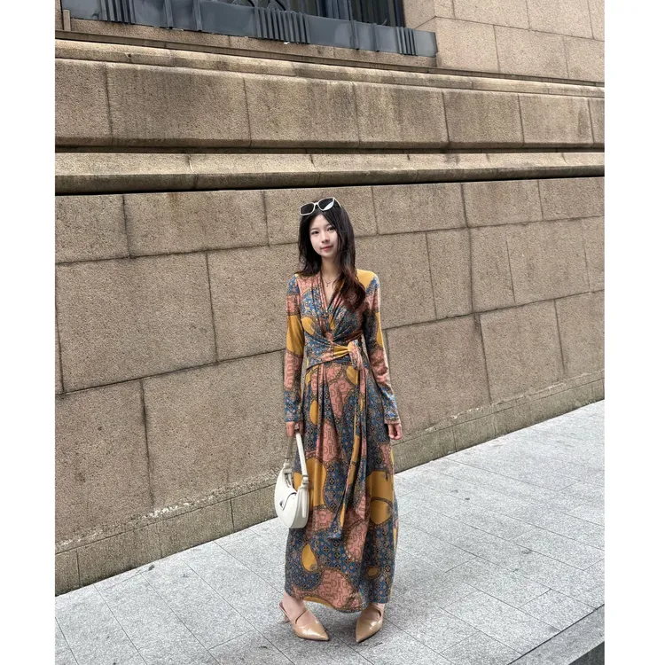 复古风链条印花羊毛套头裹身裙长袖针织V领收腰显瘦长款气质裙