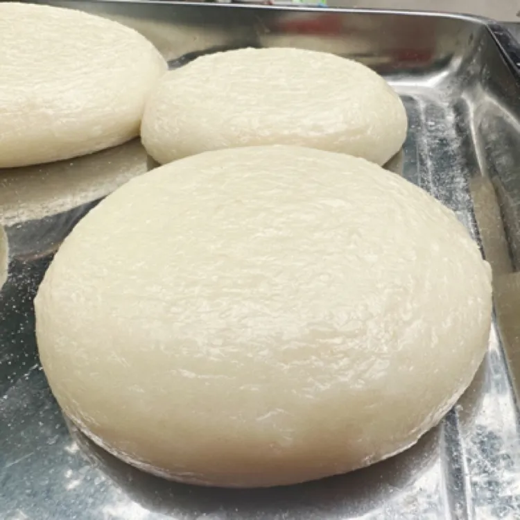 农家手工糯米糍粑软糯美味搭配红糖豆粉可作早餐小吃