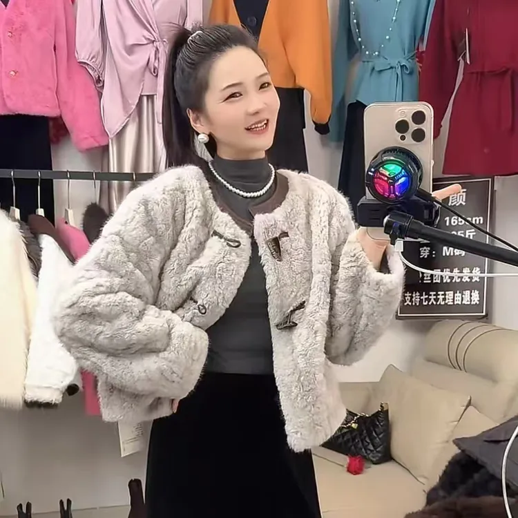 颜颜专属小湖洋小香风马蹄袖环保毛毛网红同款毛毛外套冬季气质