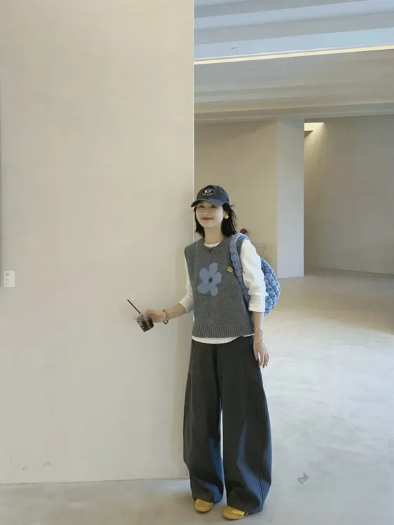 2025早秋新款韩系甜美减龄花朵针织马甲女叠穿衬衫休闲裤三件套