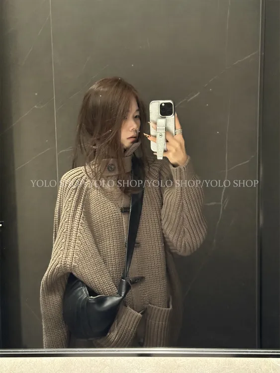 YOLO SHOP  韩系慵懒风牛角扣手工粗棒高克重秋季氛围感针织外套