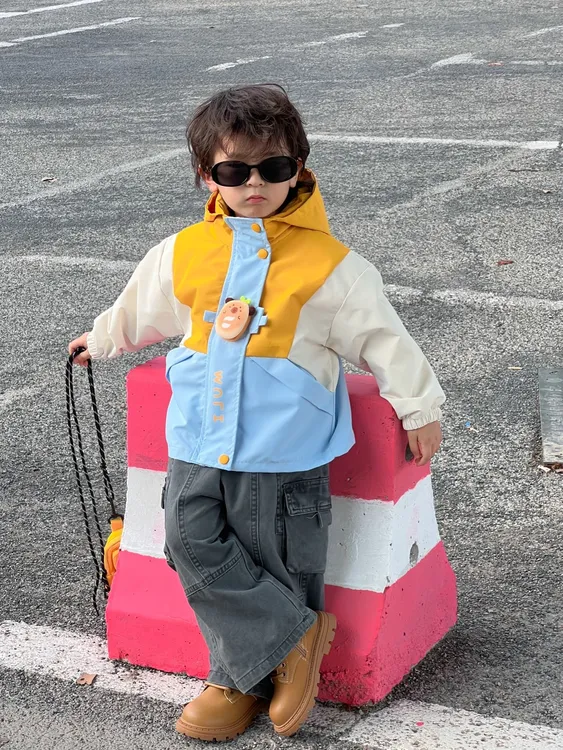 春秋季三色相拼外套时尚百搭休闲欧若动感风男女款冲锋衣外套