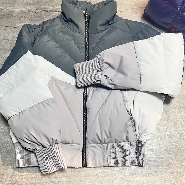 冬季新款蝴蝶型三拼色白鸭绒保暖短款