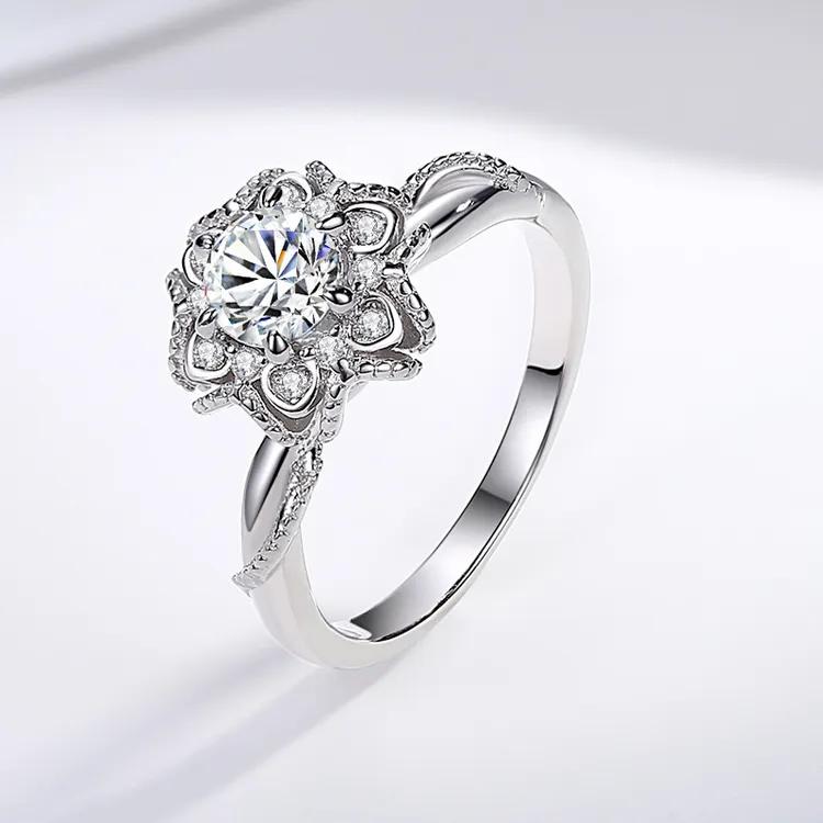 925银莫桑石戒指 D色7A无镀膜莫桑[六瓣星芒]爆闪配证书百搭