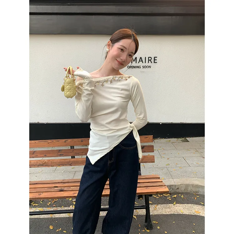 芭羽迪早春2025法式设计感斜领露肩上衣纯欲甜辣显瘦外穿高级感女