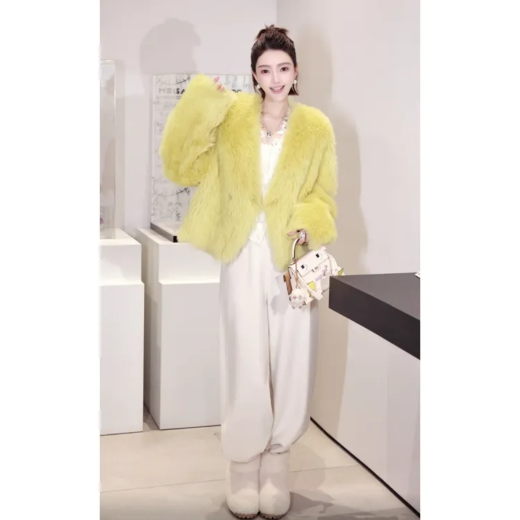 43-【心头爱】宝儿家含幂BI19625411XQ托斯卡纳皮毛一体树脂扣外套