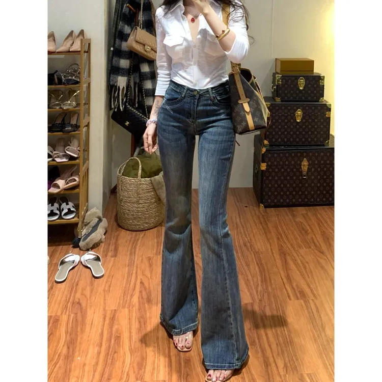 设计感线条刺绣微喇牛仔裤女2025秋季新款高腰显瘦弹力提臀喇叭裤