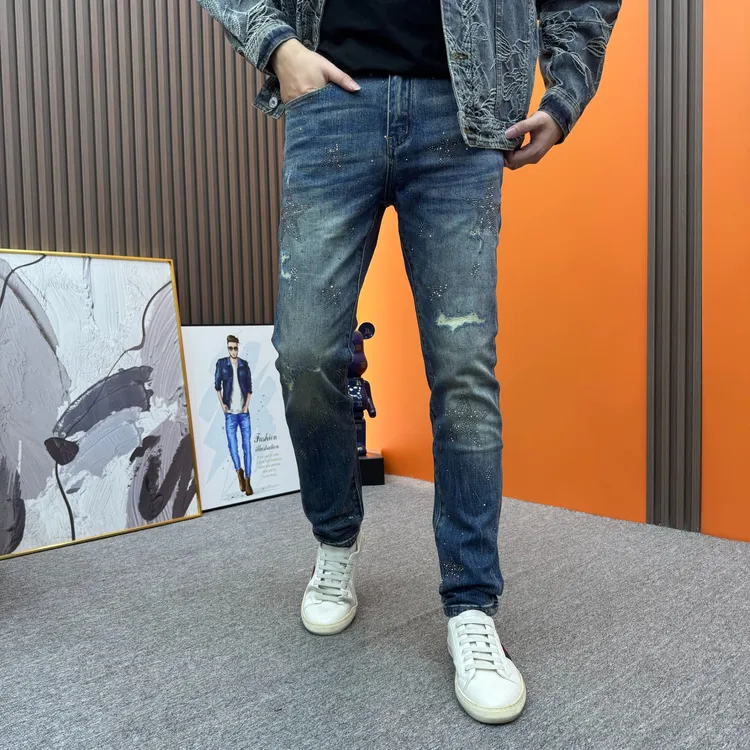 秋冬牛仔裤烫钻休闲刮烂破洞复古修身小脚时尚潮流水洗男士裤子