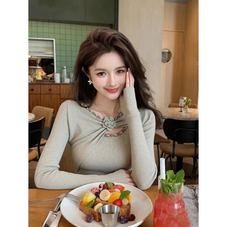 复古不规则立体花朵针织打底衫女内搭设计感秋冬镂空修身长袖上衣