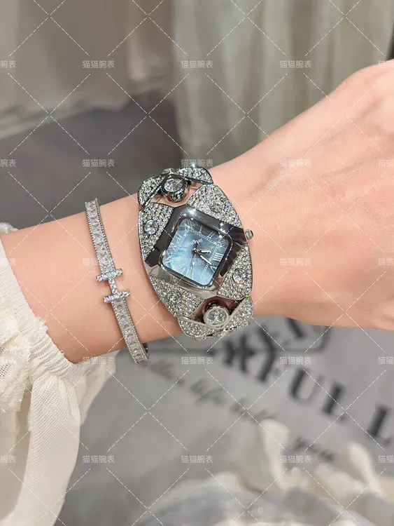 猫猫·梦幻星河·时尚轻奢蓝色表盘钢带女表满钻设计百搭高级腕表