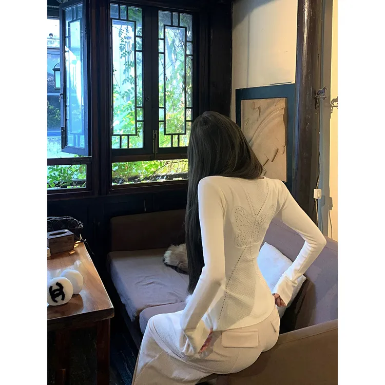 双生蝴蝶 镂空V领毛衣女修身显瘦内搭针织衫打底长袖上衣秋冬