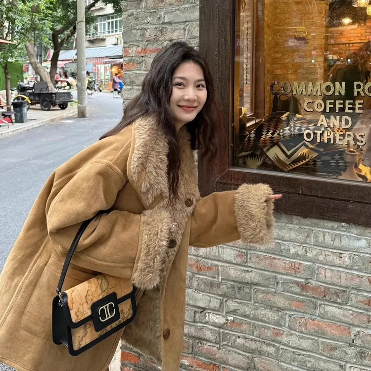 两穿皮毛一体毛毛绒机车服女秋冬季新款宽松加厚保暖气质百搭外套