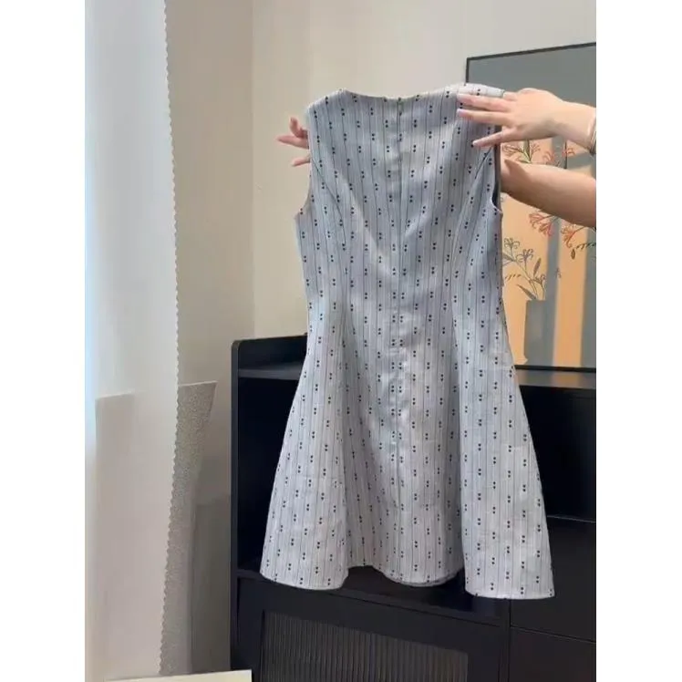 夏季新款法式气质复古小桃心学院风气质收腰显瘦圆领背心连衣裙女