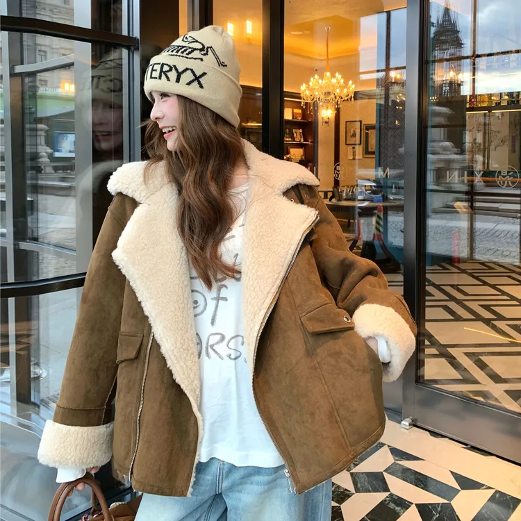 美拉德咖色皮毛一体羊羔毛外套女2025冬季新款通勤风时尚短款上衣