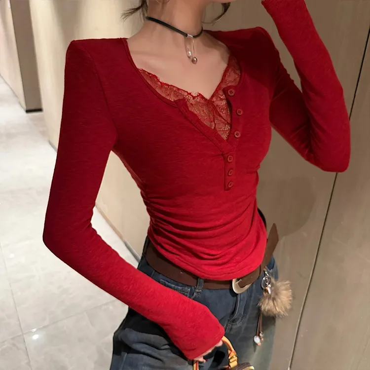 红色圣诞氛围感V领蕾丝拼接长袖T恤女装秋冬修身显瘦加绒打底上衣
