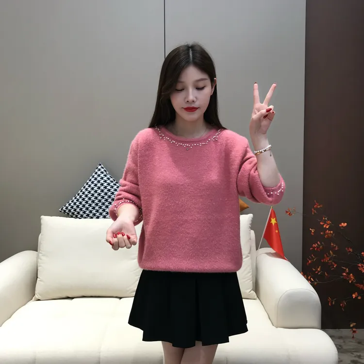法式温柔风钉珠装饰软糯毛衣女2025冬季时尚保暖百搭宽松针织衫