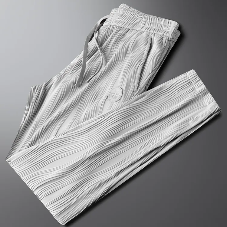 轻奢夏季褶皱条纹冰丝休闲裤男直筒修身肌理时尚薄款垂感运动卫裤