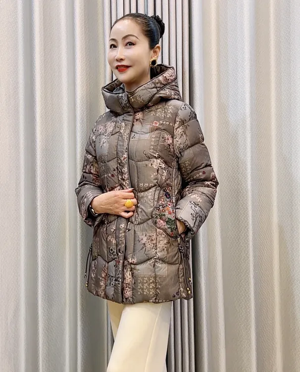 【抹茶】秋冬美学印花雅致保暖连帽盘扣连帽拉链包臀羽绒服6855