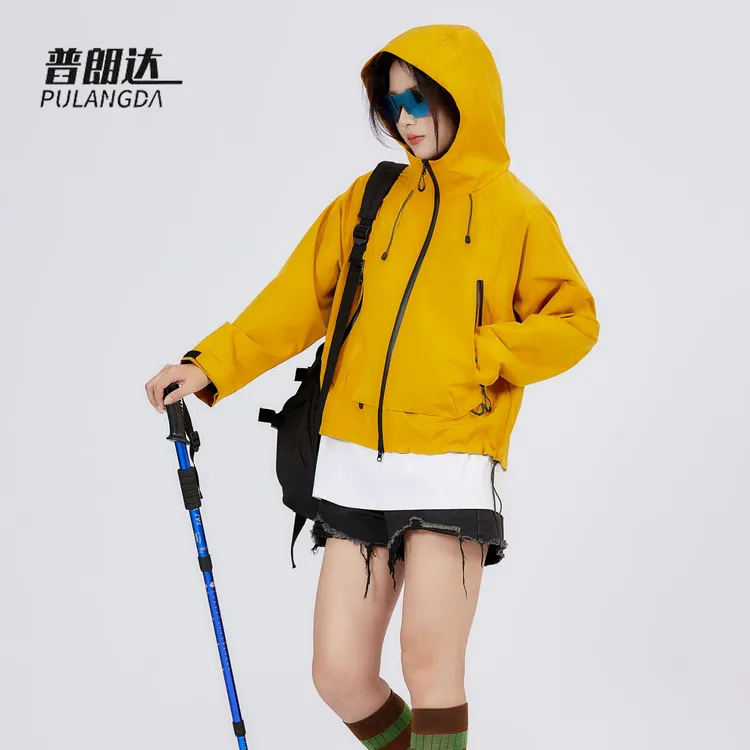 普朗达三防冲锋衣女短款外套小个子新款户外防风防水骑行登山服女