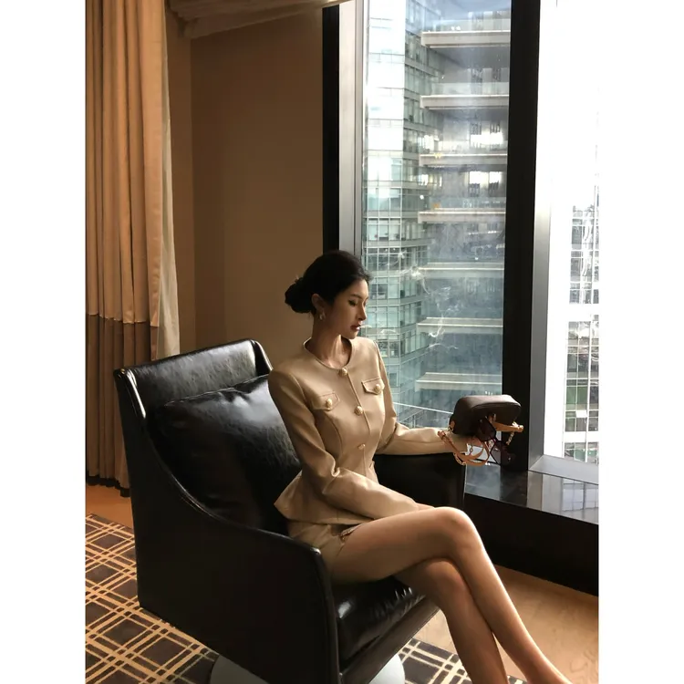 蔡蔡家-【南韩贵女】早秋千金感气质英伦风高智感外套裙子两件套女