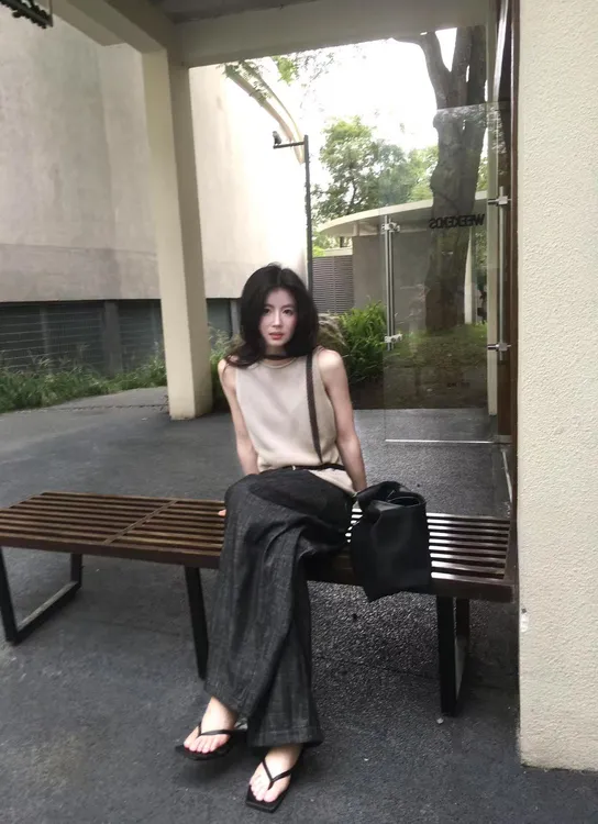 2025夏季新款韩系小众设计杏色正肩背心上衣百搭直筒阔腿裤两件套