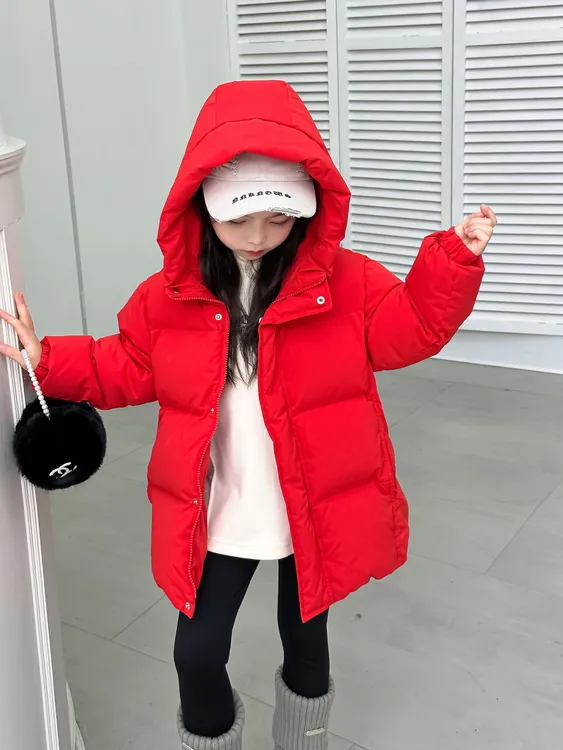 依欣源95白鸭绒2025新款冬季加厚连帽男童女童短款洋气百搭羽绒服