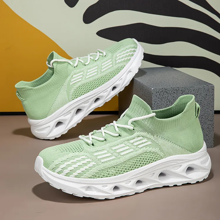 新款设计感大码男鞋宽头鞋透气网面鞋加大休闲运动鞋厚底男士潮鞋