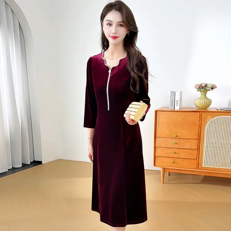 2025春秋新款时尚气质百搭连衣裙女中年妈妈显瘦高级感丝绒连衣裙