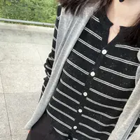 伟丽6店4322款【复古条纹V领开衫】 针织休闲风拼色条纹毛针织衫