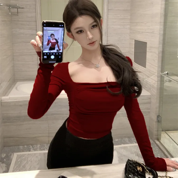 纯欲法式方领打底衫秋冬新款2025修身性感露锁骨气质女神范长袖女