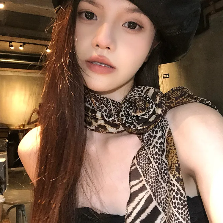 【YINGZI】复古豹纹丝巾高端高级感围脖系脖方巾秋季绑发搭配衬衫