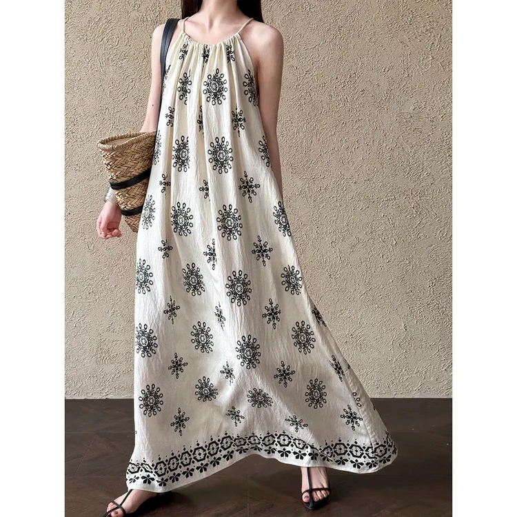 绱品 慵懒气质度假风吊带连衣裙女新款小众设计印花显瘦长裙9722