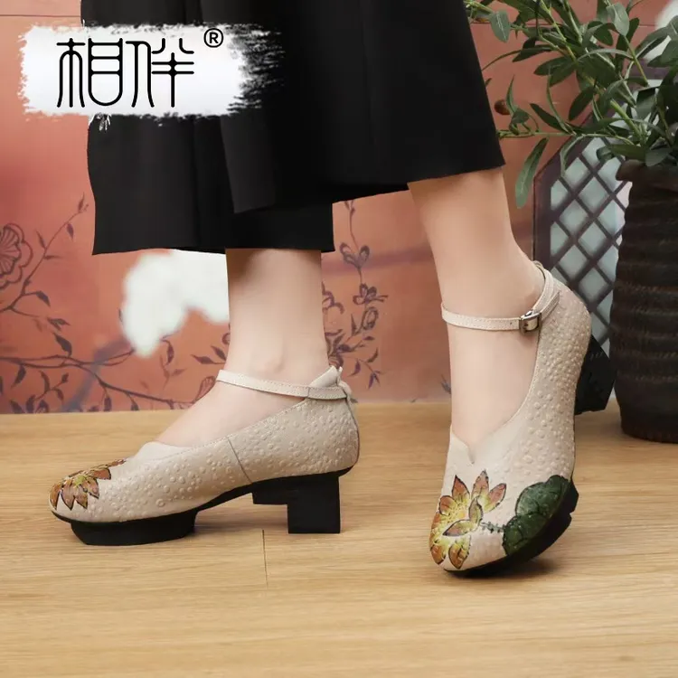 相伴夏季手绘荷花单鞋中跟压花久穿不累民族风羊皮女鞋53230
