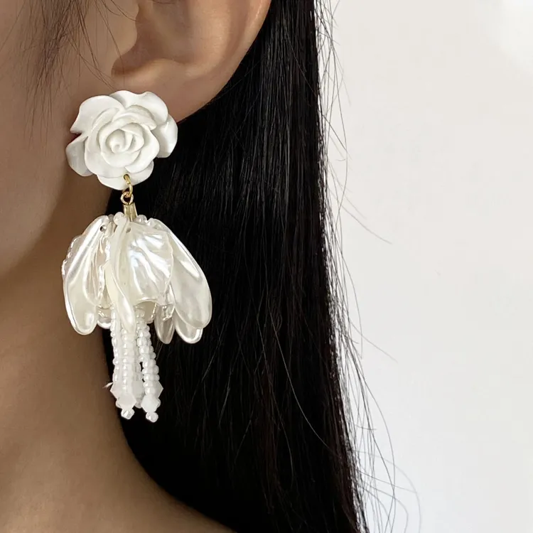 合金项链 高级感白色花朵流苏耳环耳夹无耳洞女法式度假风耳饰