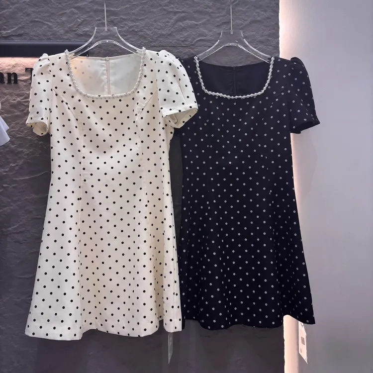 网红新款时尚洋气减龄波点连衣裙女夏季方领钉珠泡泡袖a字短裙