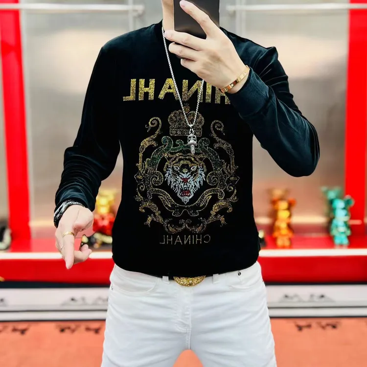 洋洋家 秋冬男士时尚百搭丝绒重工烫钻虎头修身印花长袖圆领卫衣