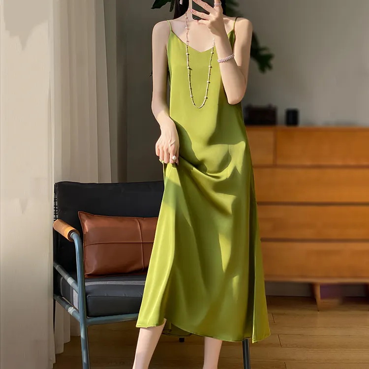 春夏缎面丝滑连衣裙长裙无袖性感裙子薄款吊带纯色打底裙气质宽松