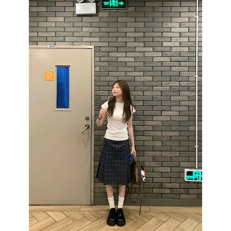 韩系学院风简约纯色T恤上衣2025夏季新款设计感格纹半身裙两件套
