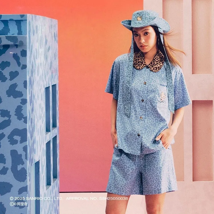 时梦也【野兽派家居Hello Kitty】蓝色豹纹天丝棉家居服