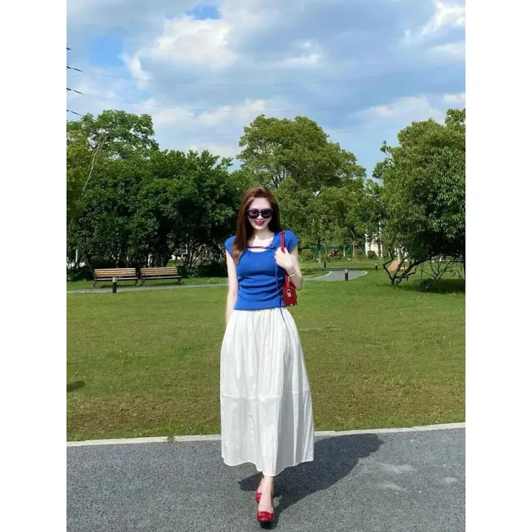 2025春季新款韩系温柔设计感花朵系带针织上衣百搭显瘦半身裙套装