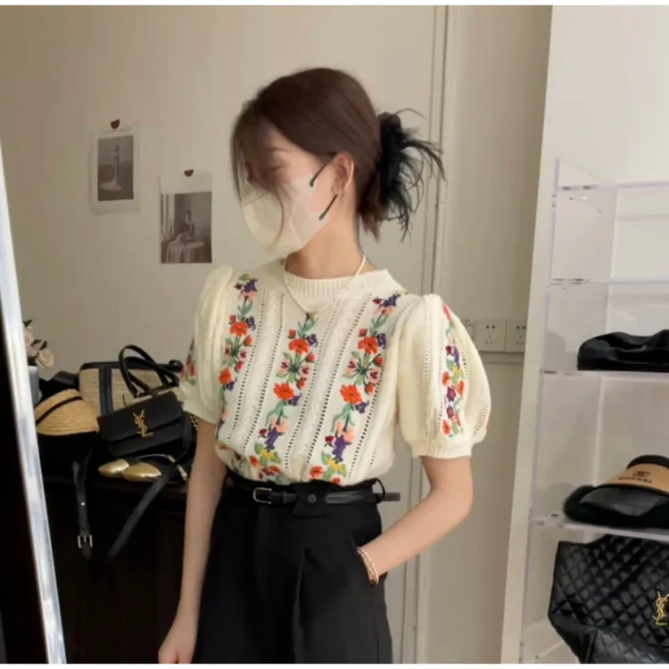 韩系甜美温柔复古刺绣花朵圆领套头针织衫女夏季短袖别致上衣