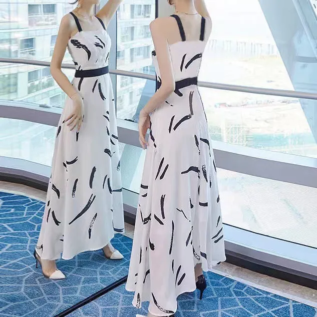 吊带连衣裙夏女2025新款修身气质显瘦长裙收腰仙女度假法式慵懒风