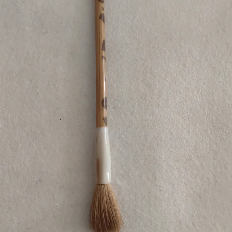 湘妃竹牛角杆纯辽尾毛笔口径0.85CM出峰3.6CM.适合中楷正楷行书。