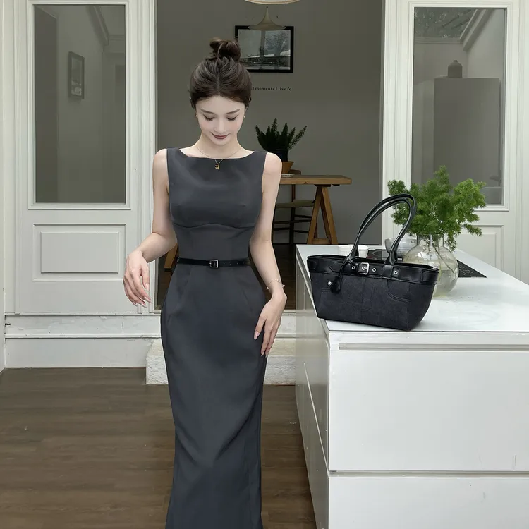 小可wiwi法式气质高贵海妖风无袖轻奢简约通勤上班显瘦收腰连衣裙