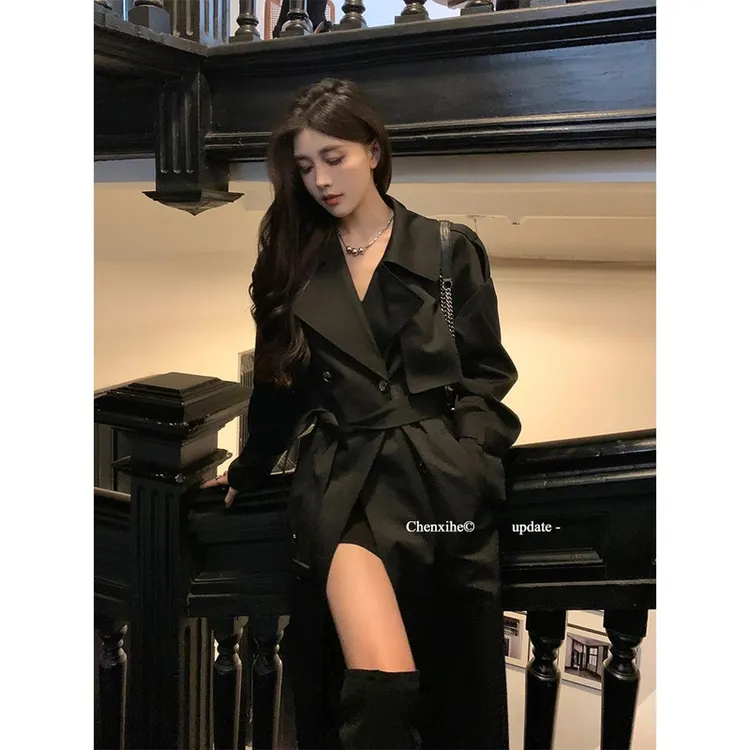 何晨曦 老钱风黑色廓形系带收腰长款风衣外套女宽松大衣T0131W