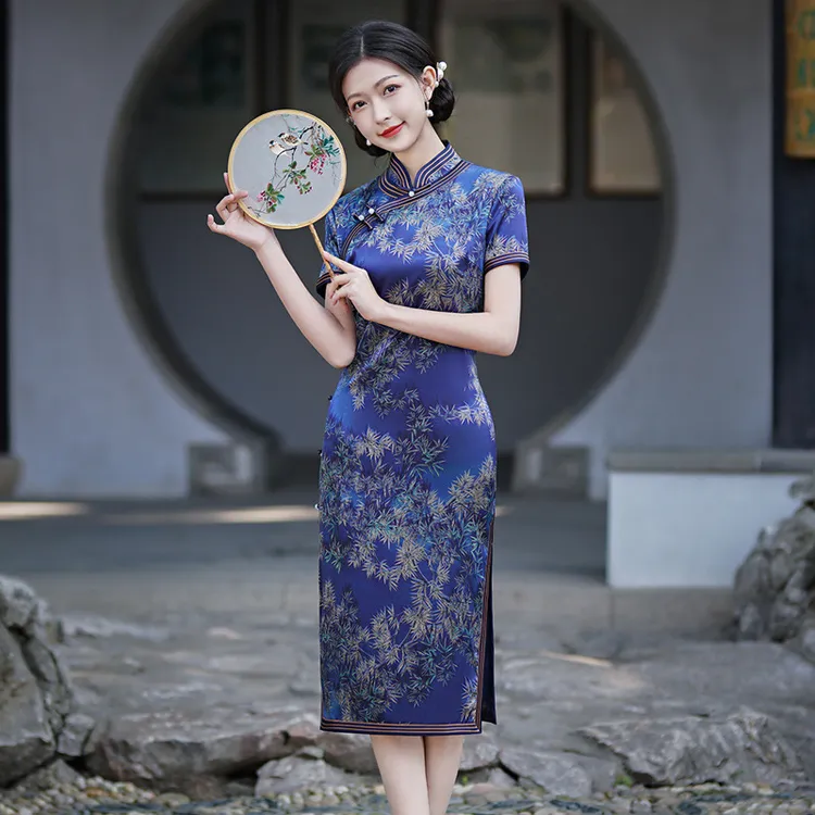 新中式真丝旗袍夏季年轻款2025年新品高端桑蚕丝中长款旗袍连衣裙