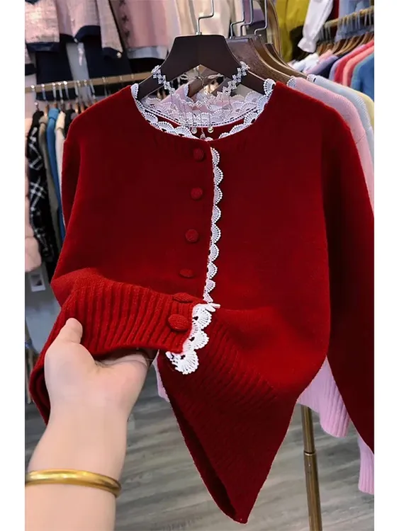 法式洋气红色圆领蕾丝针织开衫女秋冬2025新款设计感软糯长袖毛衣